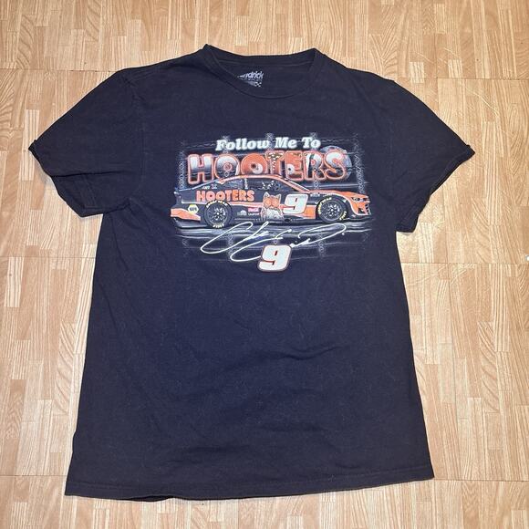 Chase Elliott #9 Hooters NASCAR Racing T Shirt Black Hendrick Motorsports Size M - Picture 1 of 5